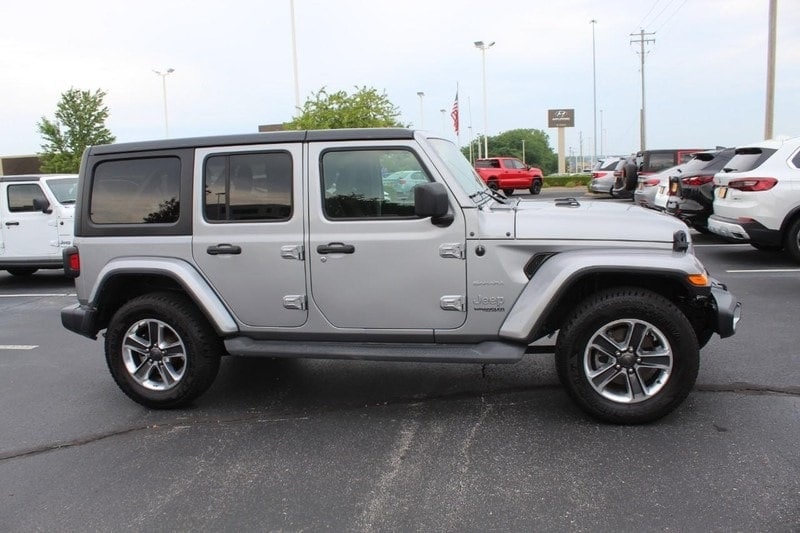 Used 2019 Jeep Wrangler Unlimited Sahara with VIN 1C4HJXEG3KW517825 for sale in Saint Peters, MO