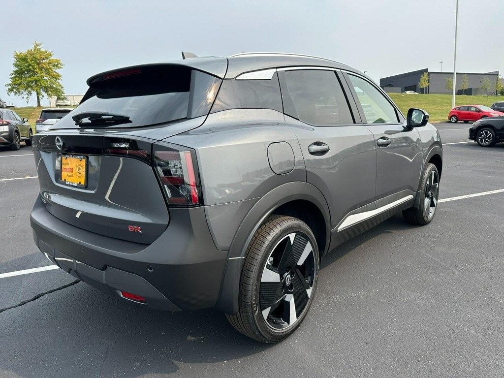 2025 Nissan Kicks SR photo 3