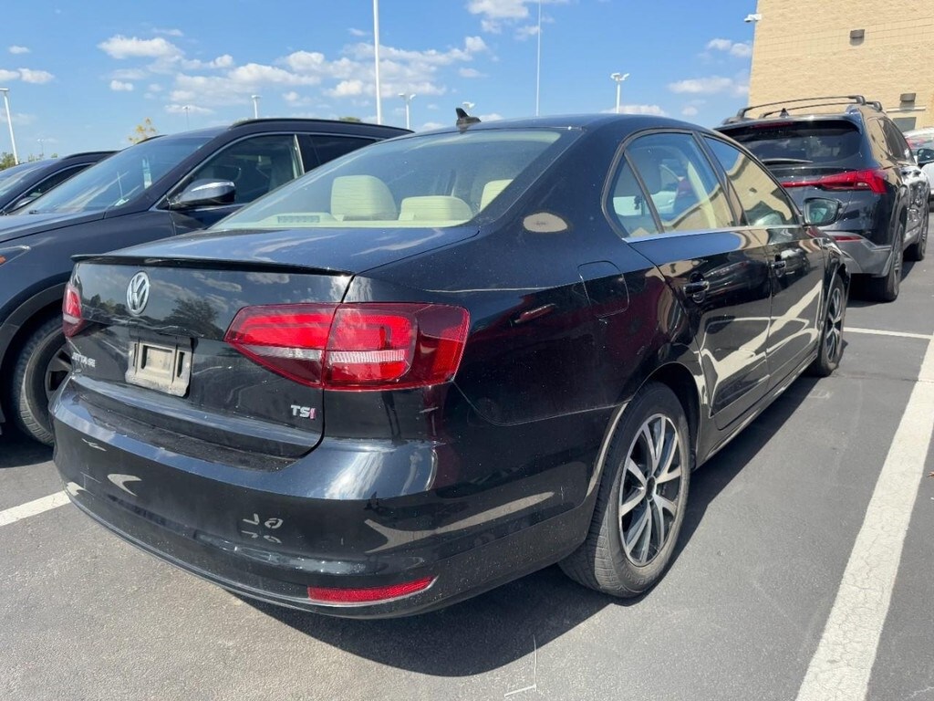 2017 Volkswagen Jetta 1.4T SE photo 2