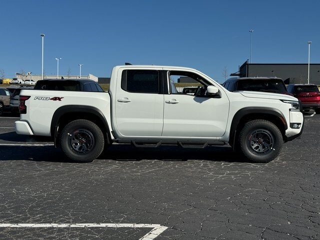 2025 Nissan Frontier PRO-4X photo 2