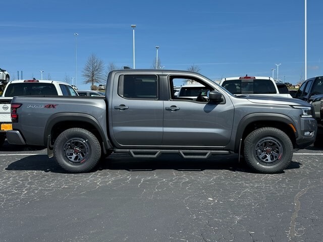 2025 Nissan Frontier PRO-4X photo 2