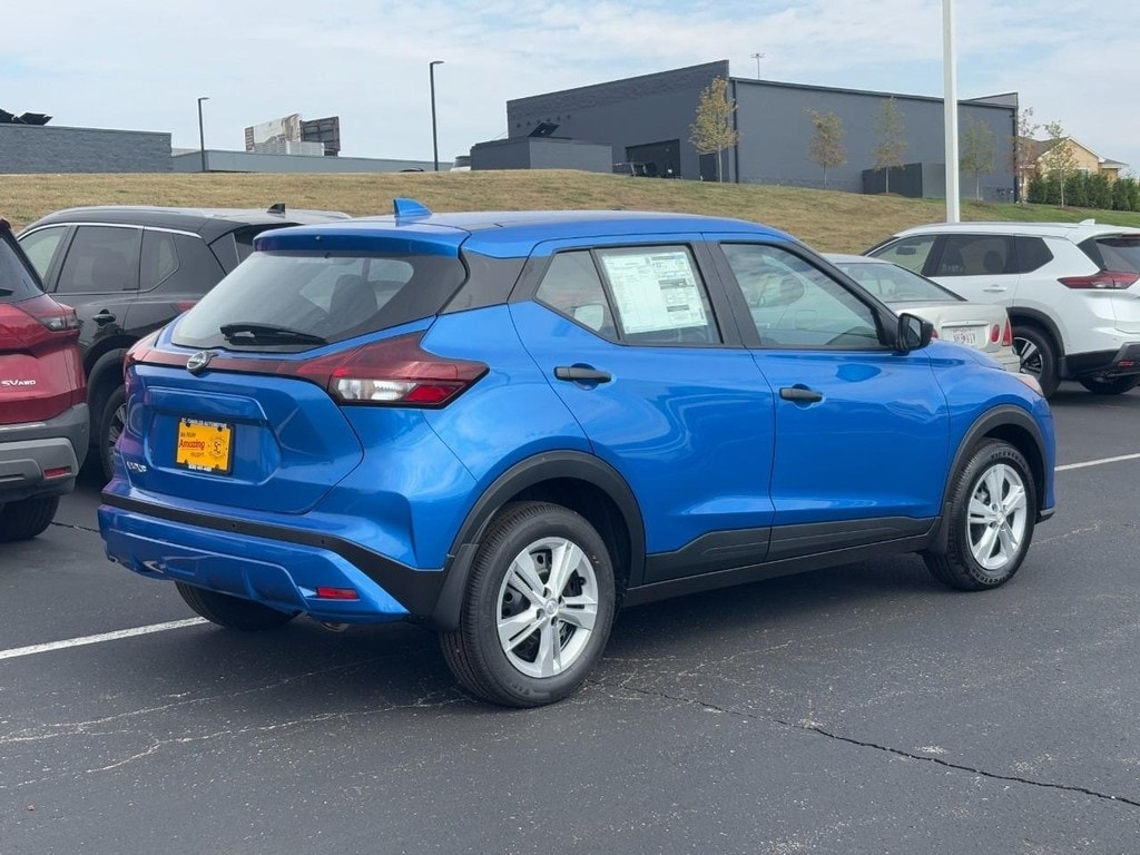 New 2025 Nissan Kicks Play S SUV