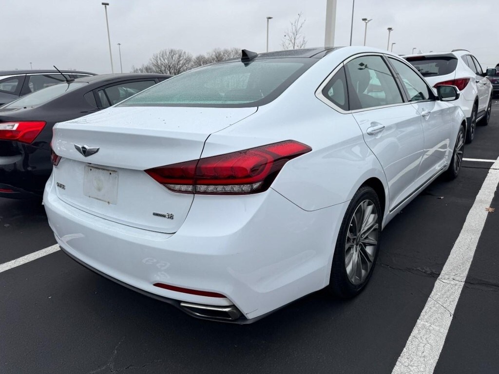 2015 Hyundai Genesis 3.8 AWD photo 2