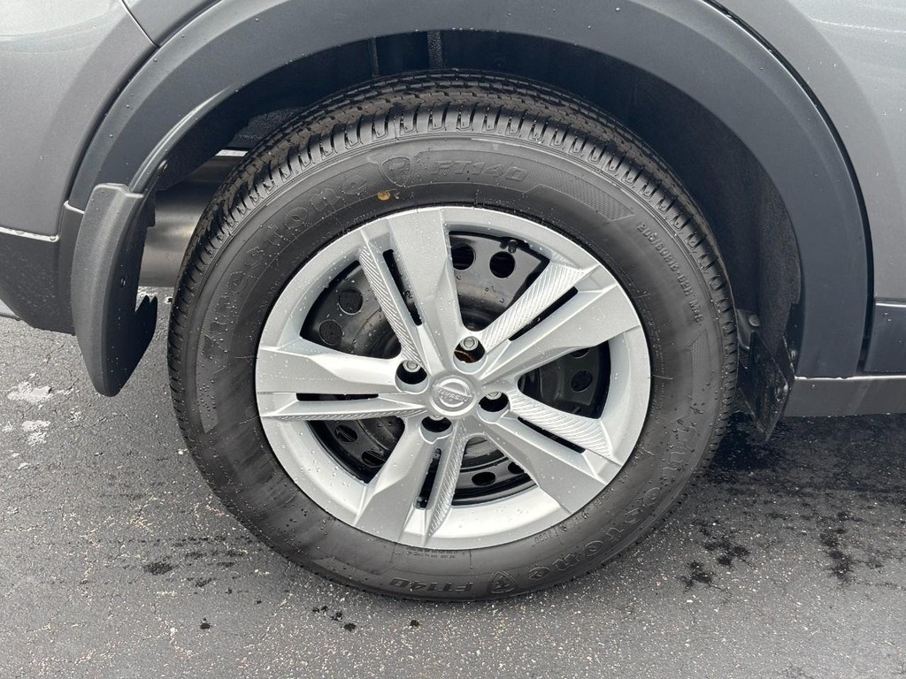 New 2025 Nissan Kicks Play S SUV