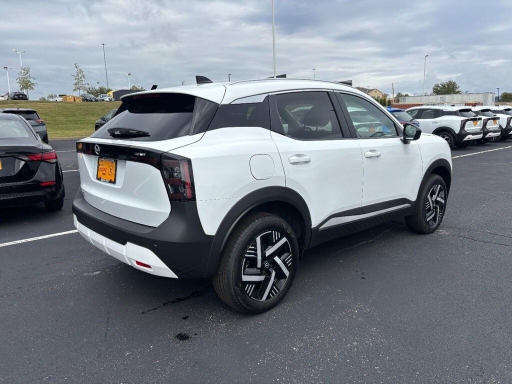 2026 Nissan Kicks SV photo 2