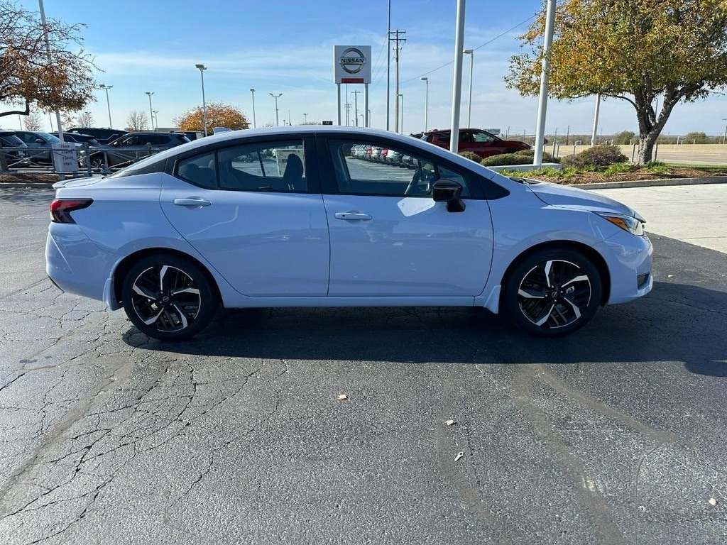 New 2025 Nissan Versa 1.6 SR Sedan