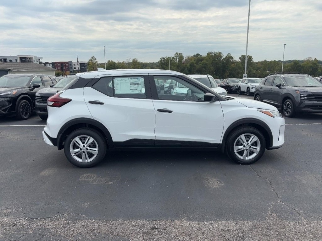 New 2025 Nissan Kicks Play S SUV