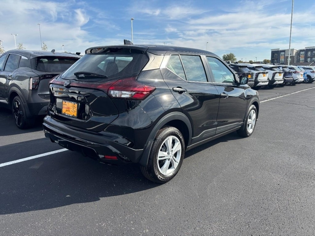 New 2025 Nissan Kicks Play S SUV