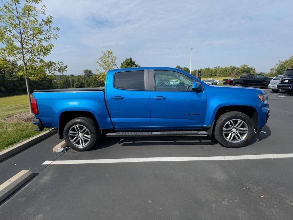 2022 Chevrolet Colorado LT photo 2
