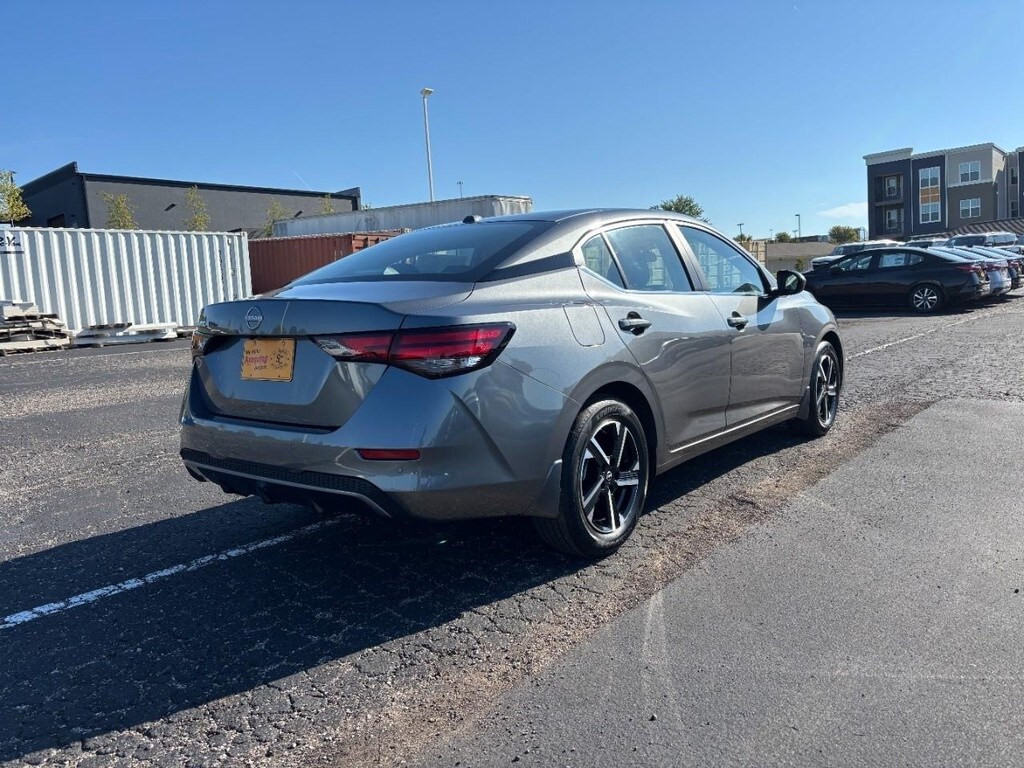 2025 Nissan Sentra SV photo 3