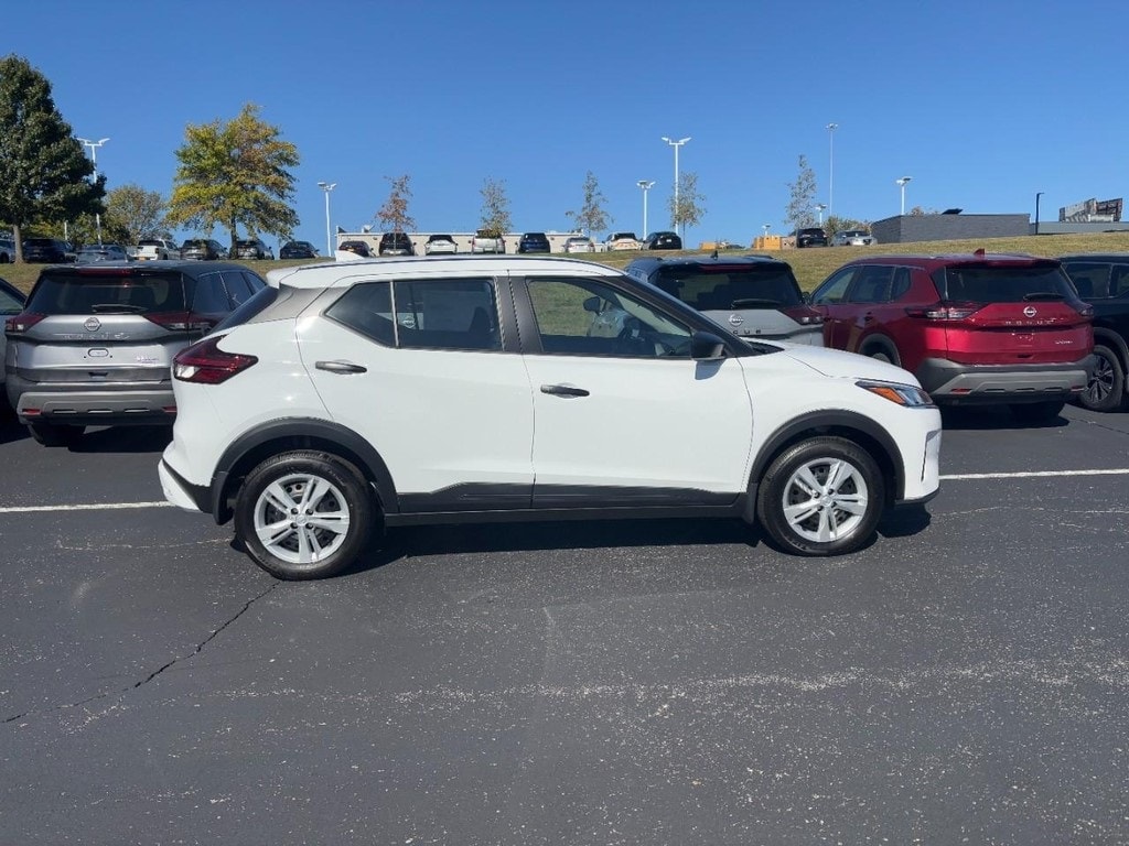 New 2025 Nissan Kicks Play S SUV