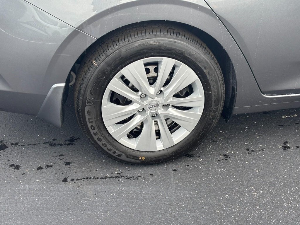 2025 Nissan Sentra SV photo 3