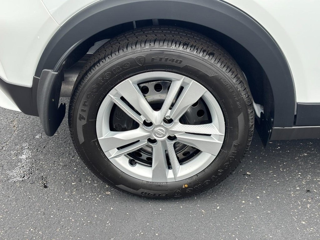 New 2025 Nissan Kicks Play S SUV