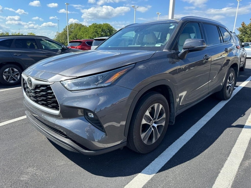 2021 Toyota Highlander XLE photo 4