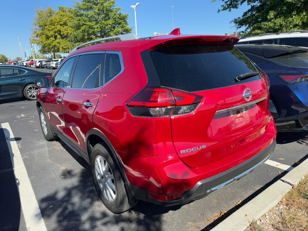2017 Nissan Rogue SV photo 4