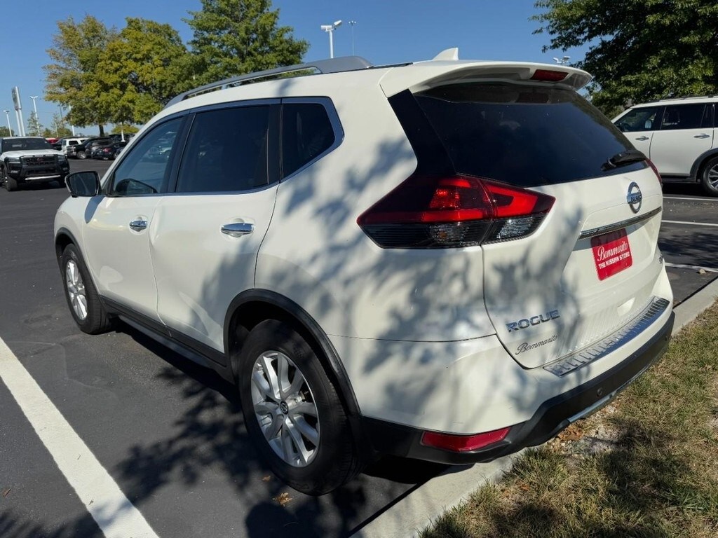 2018 Nissan Rogue SV photo 4