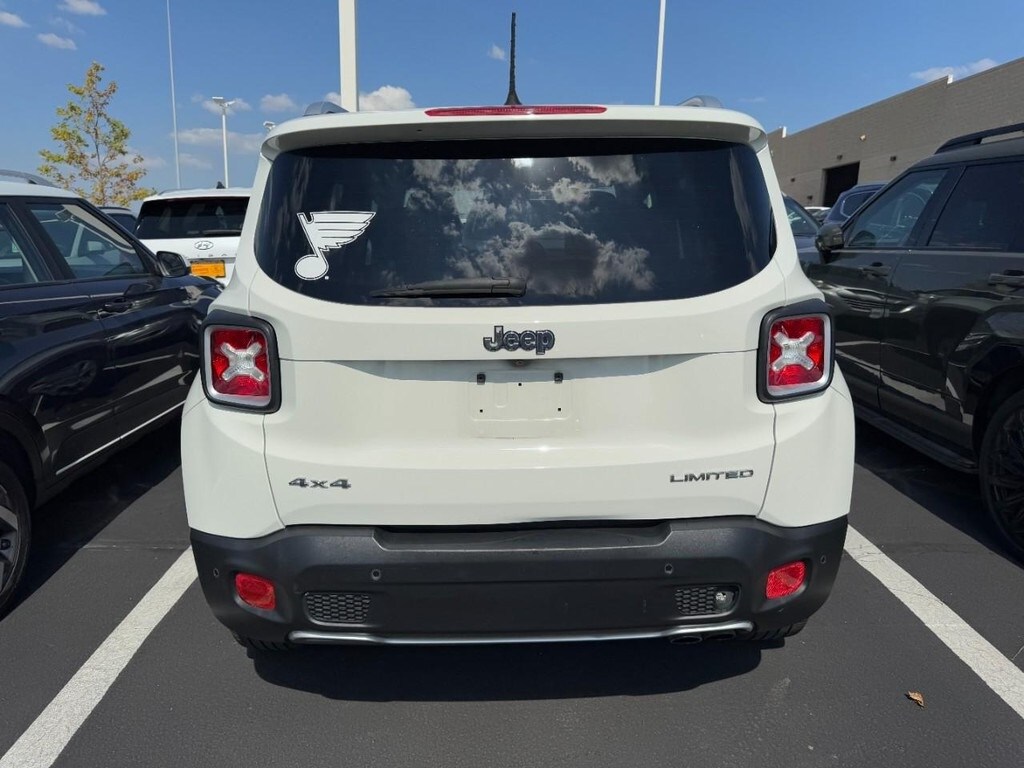 2016 Jeep Renegade Limited photo 3