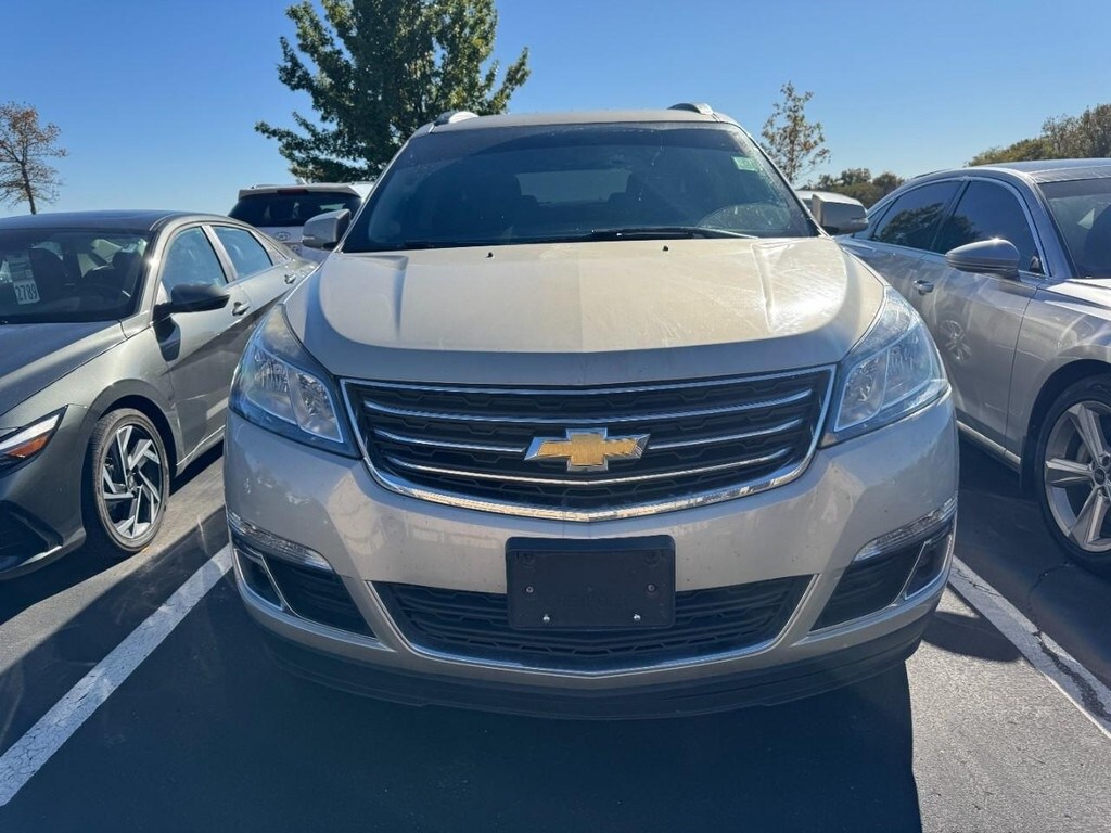2016 Chevrolet Traverse 2LT photo 3