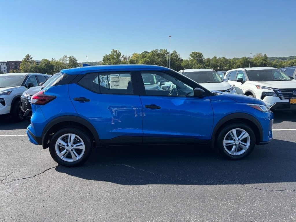 New 2025 Nissan Kicks Play S SUV