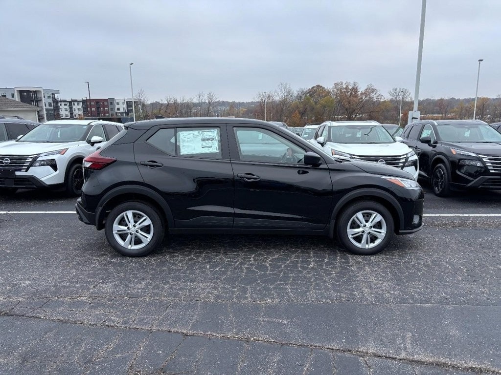 New 2025 Nissan Kicks Play S SUV