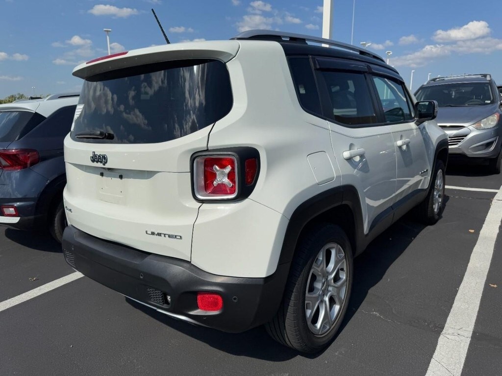 2016 Jeep Renegade Limited photo 2