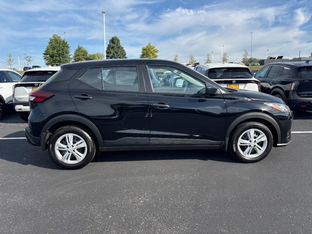 New 2025 Nissan Kicks Play S SUV