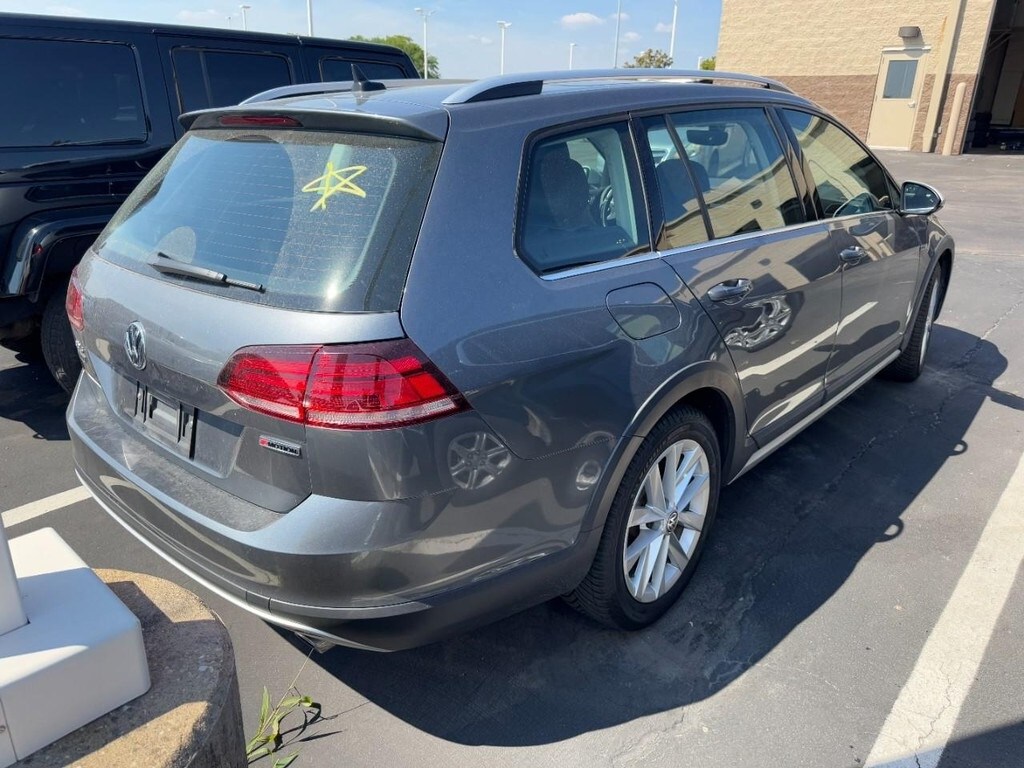 2019 Volkswagen Golf Alltrack TSI SE photo 2