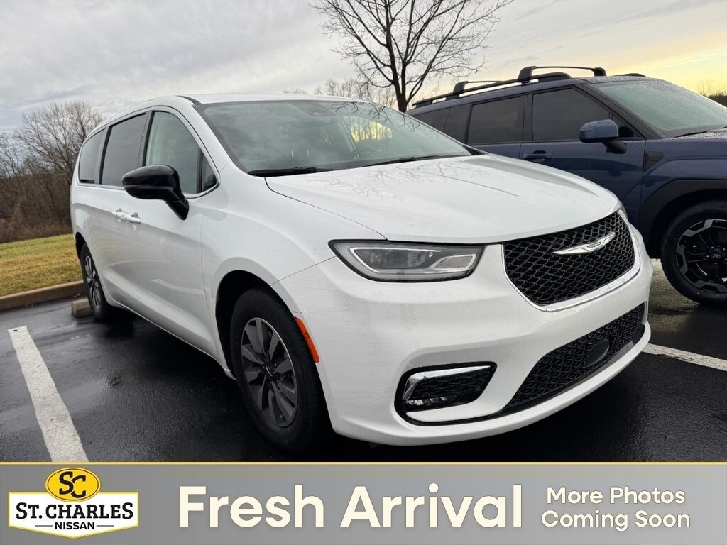 Used 2024 Chrysler Pacifica Hybrid Select Minivan/Van