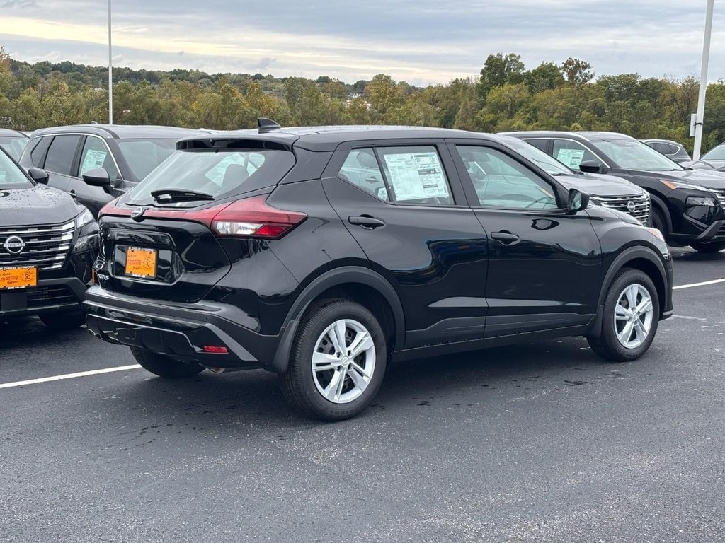 New 2025 Nissan Kicks Play S SUV