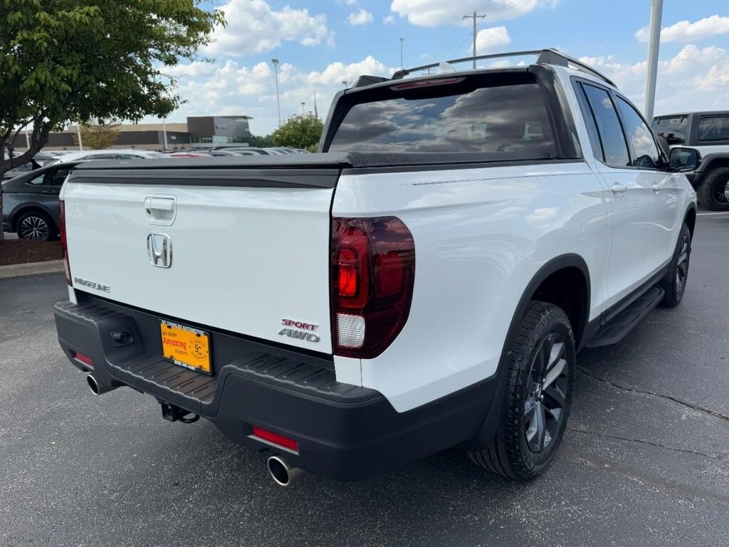 2021 Honda Ridgeline Sport photo 2