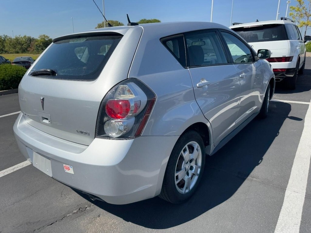 2009 Pontiac Vibe Base photo 3