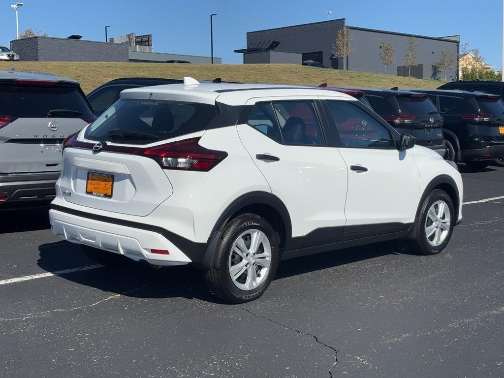 New 2025 Nissan Kicks Play S SUV