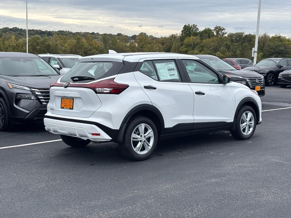 New 2025 Nissan Kicks Play S SUV