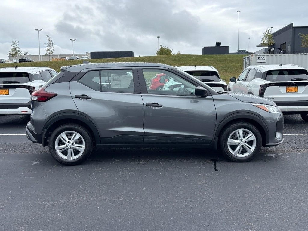 New 2025 Nissan Kicks Play S SUV