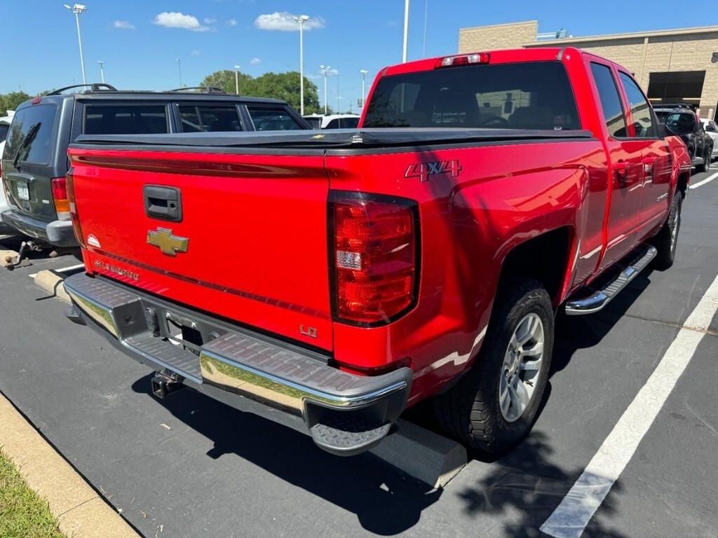 2019 Chevrolet Silverado 1500 LT photo 2