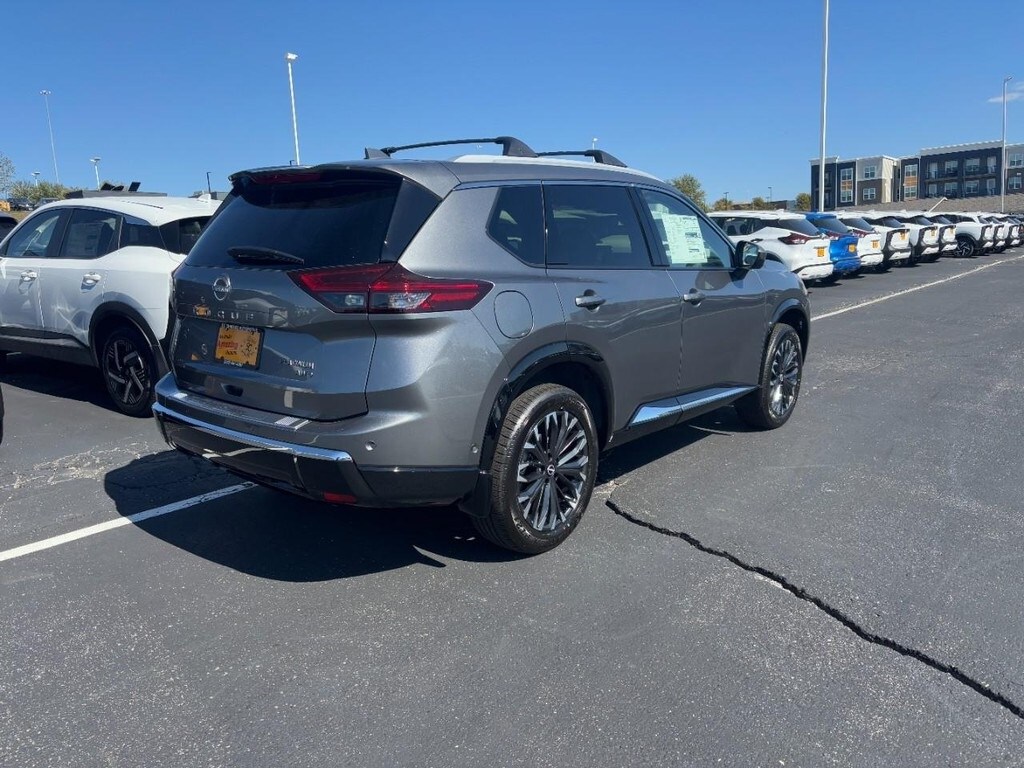 2026 Nissan Rogue Platinum photo 3