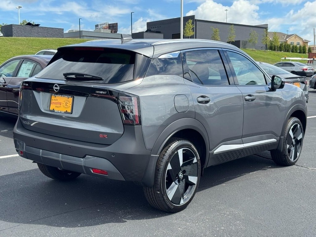 2025 Nissan Kicks SR photo 2