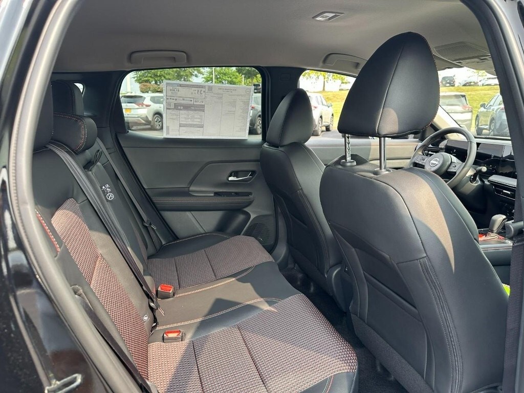 2025 Nissan Kicks SR photo 4