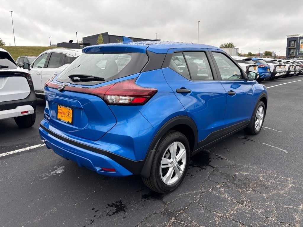 New 2025 Nissan Kicks Play S SUV