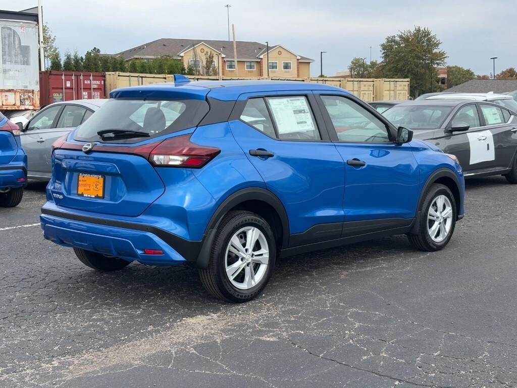 New 2025 Nissan Kicks Play S SUV