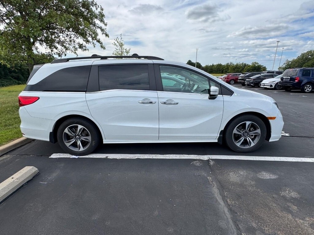 2020 Honda Odyssey Touring photo 2