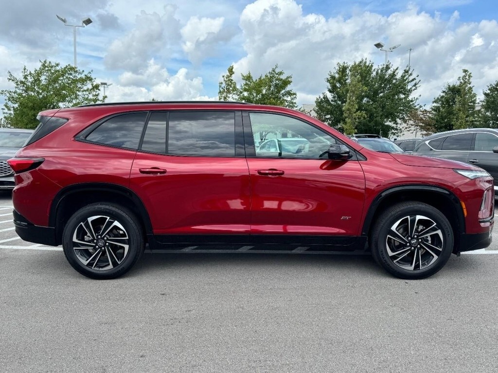 2025 Buick Enclave Sport Touring photo 2