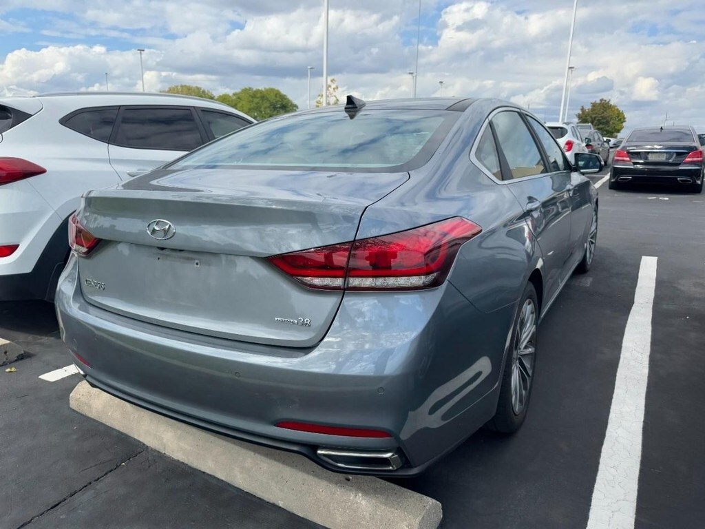 2015 Hyundai Genesis 3.8 photo 2