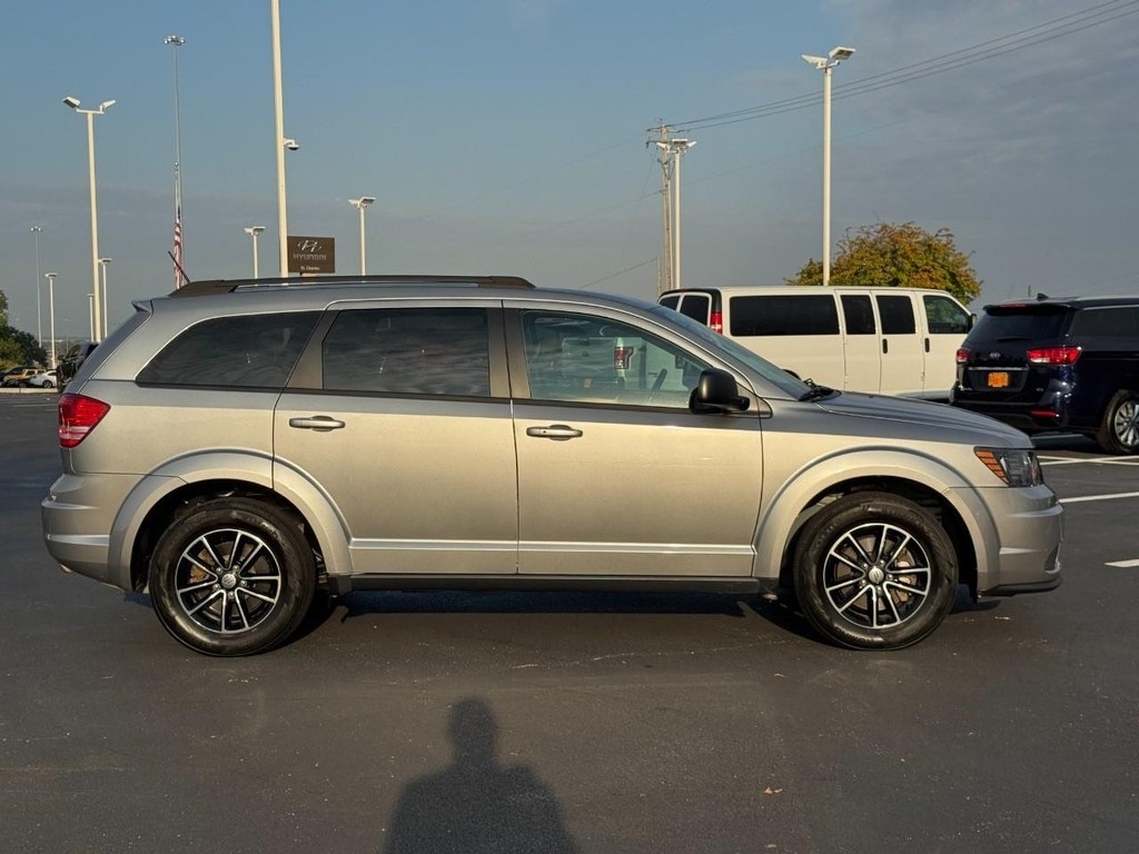 Used 2018 Dodge Journey SE with VIN 3C4PDCAB2JT275233 for sale in St. Peters, MO