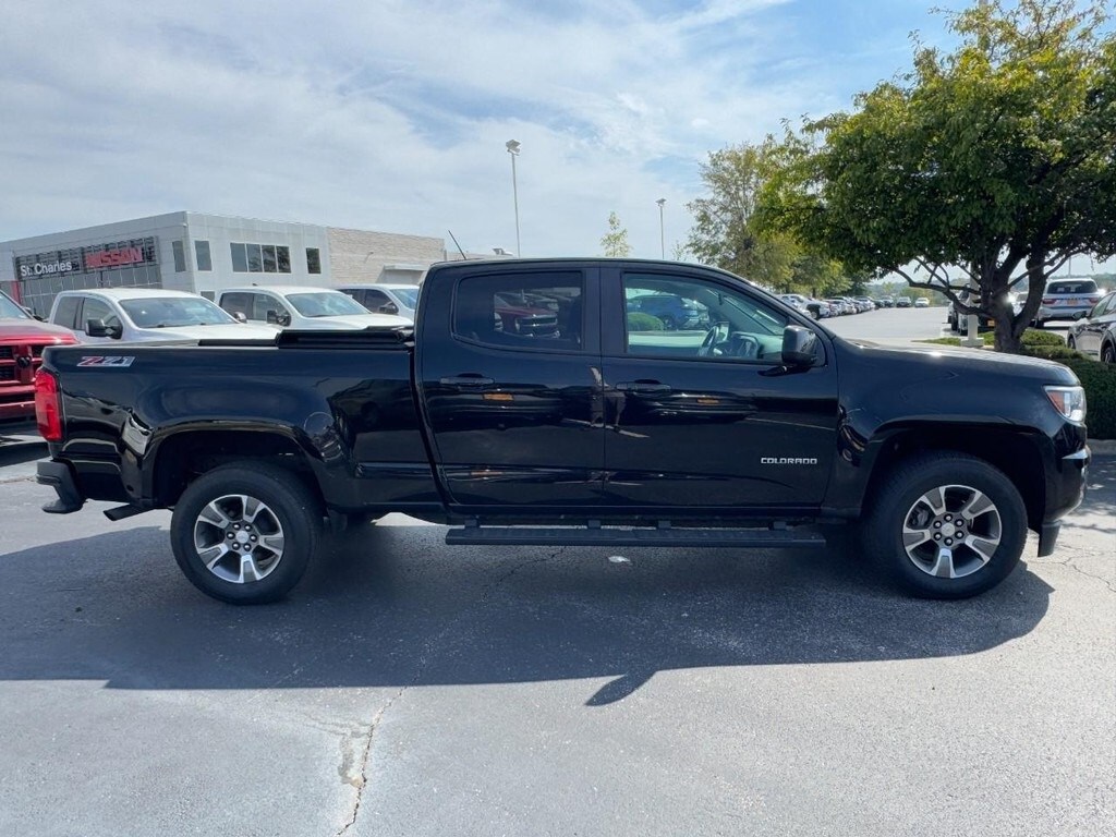 2017 Chevrolet Colorado Z71 photo 2