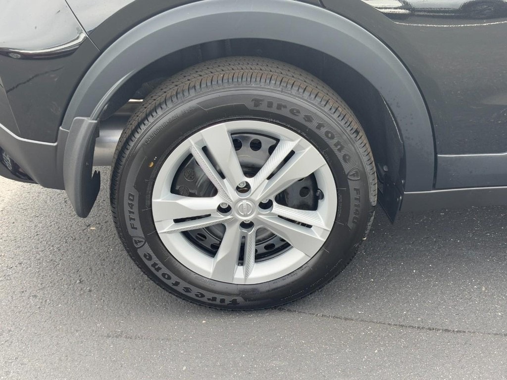 New 2025 Nissan Kicks Play S SUV