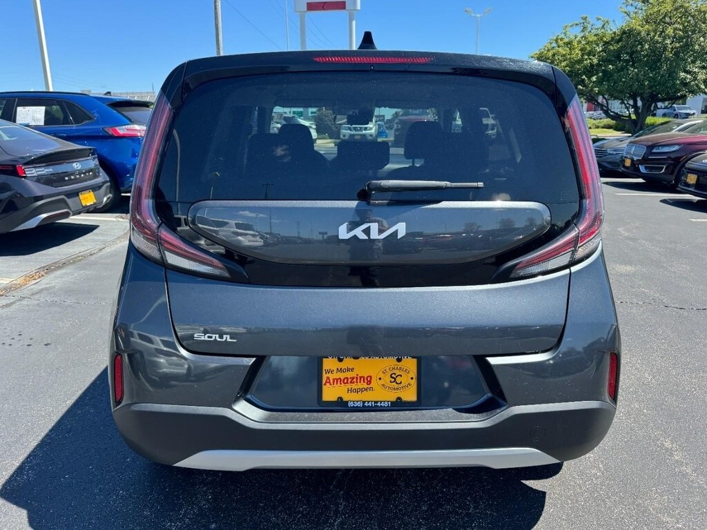 2024 Kia Soul LX photo 3