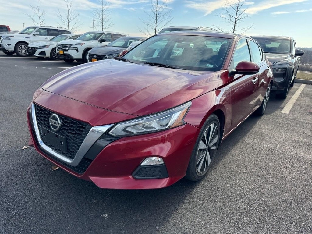 Used 2022 Nissan Altima 2.5 SV Sedan