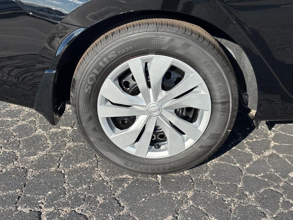 New 2025 Nissan Versa 1.6 S Sedan