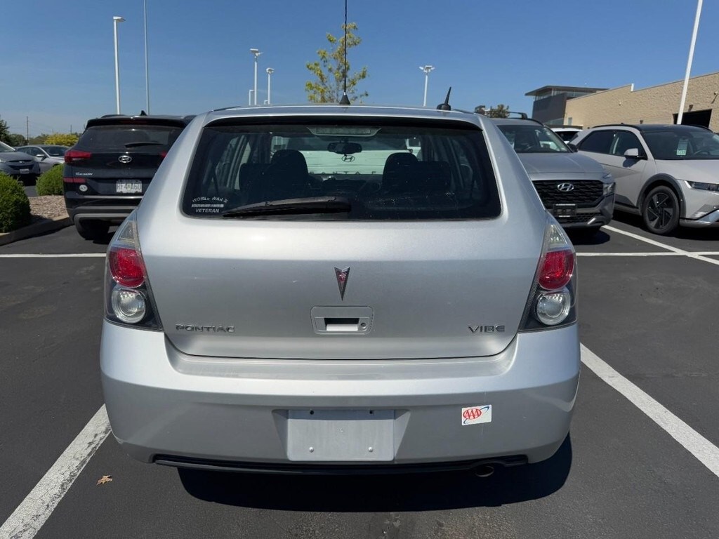2009 Pontiac Vibe Base photo 4